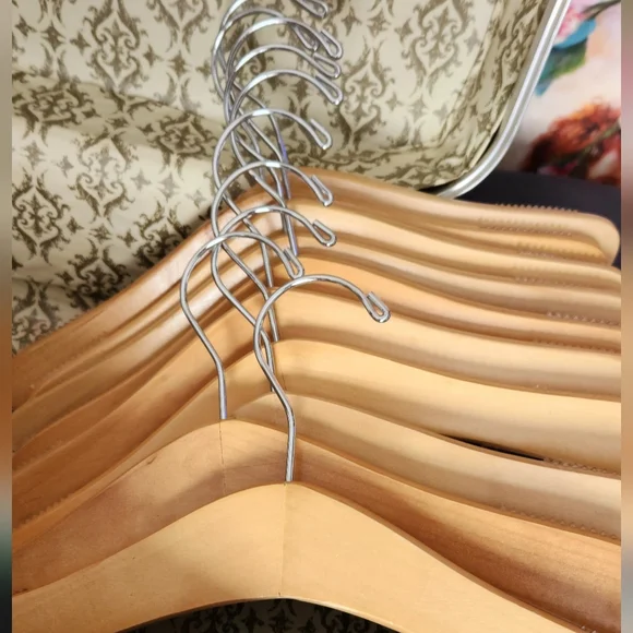 NICE WOODEN BABY HANGERS SET OF 10 - Picture 1 of 7